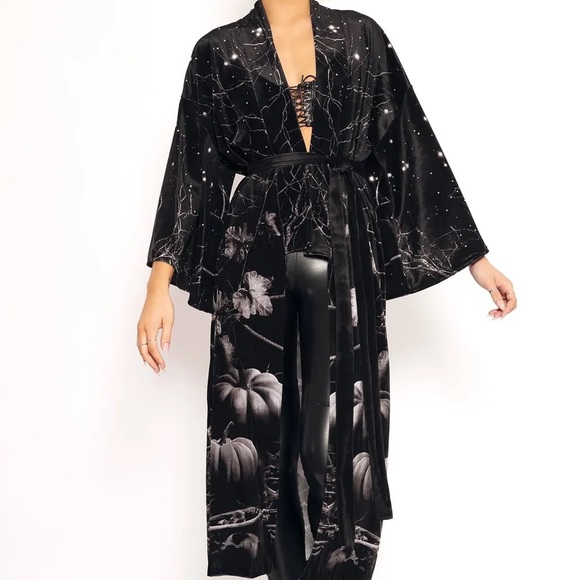 Blackmilk Skeleton Bat Cat Velvet Swan Kimono Size OSFA NWT Skeleton Wings - Picture 9 of 16